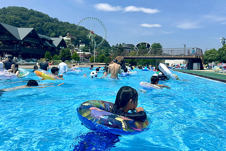 サマーランドへ8歳、6歳の子連れで行きましたが、超混雑で親は疲れる  